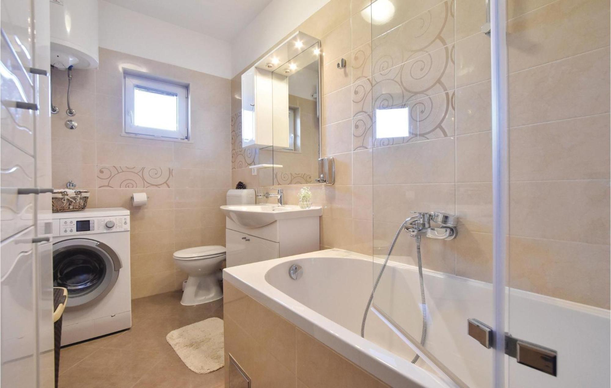 Lovely Home In Split With Jacuzzi Eksteriør bilde