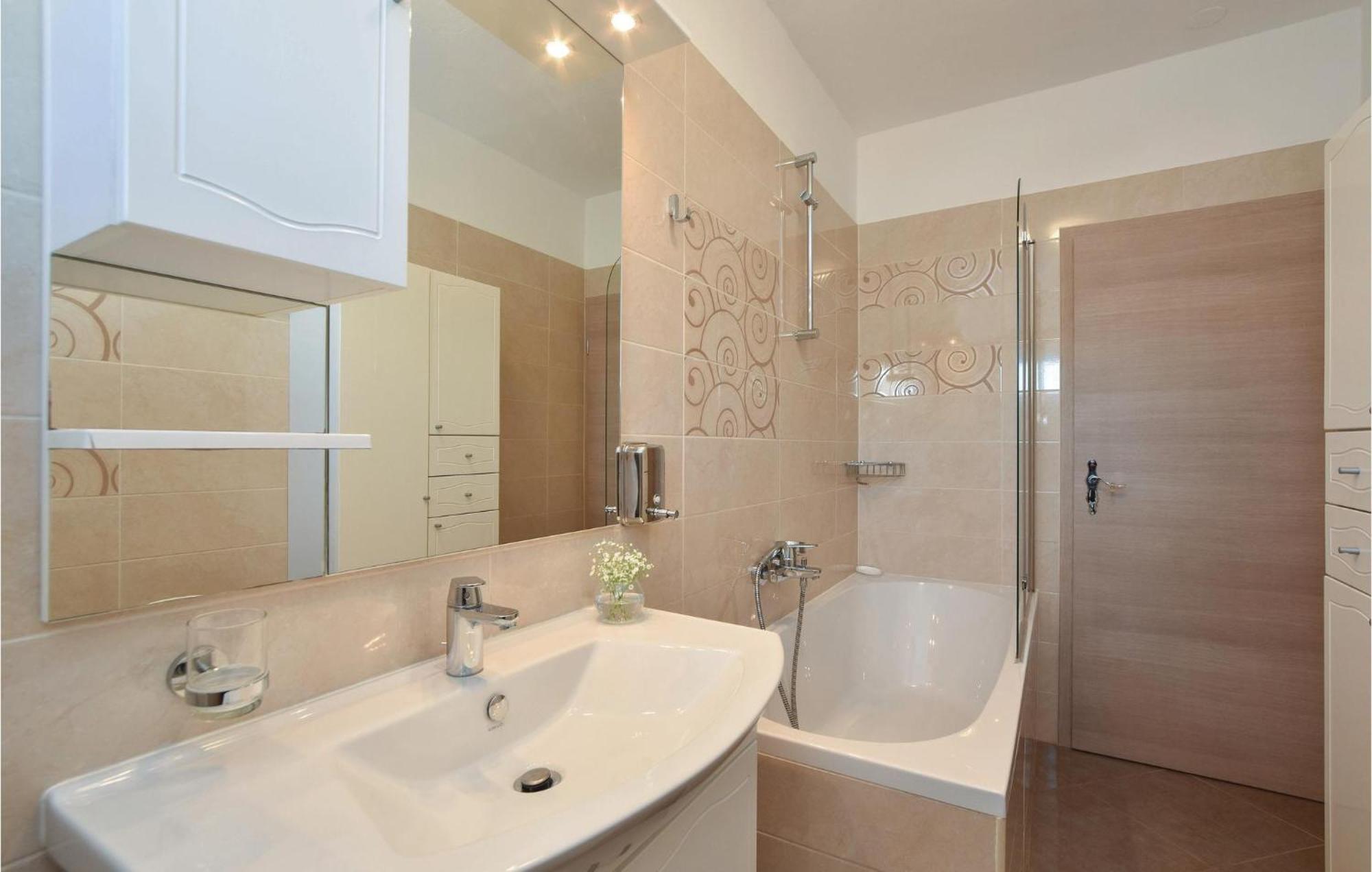 Lovely Home In Split With Jacuzzi Eksteriør bilde