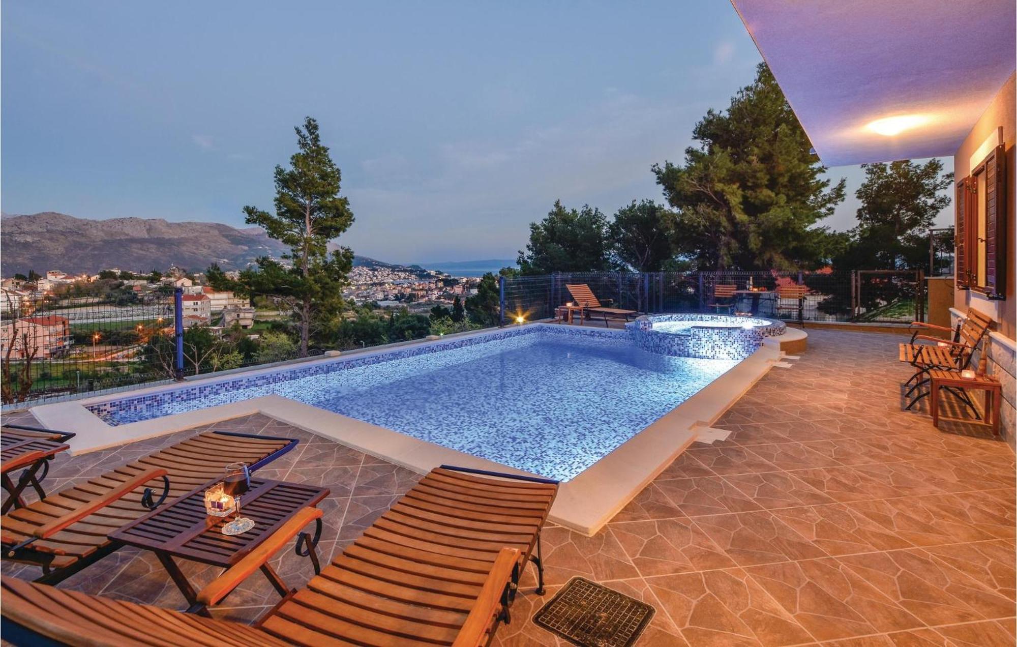 Lovely Home In Split With Jacuzzi Eksteriør bilde