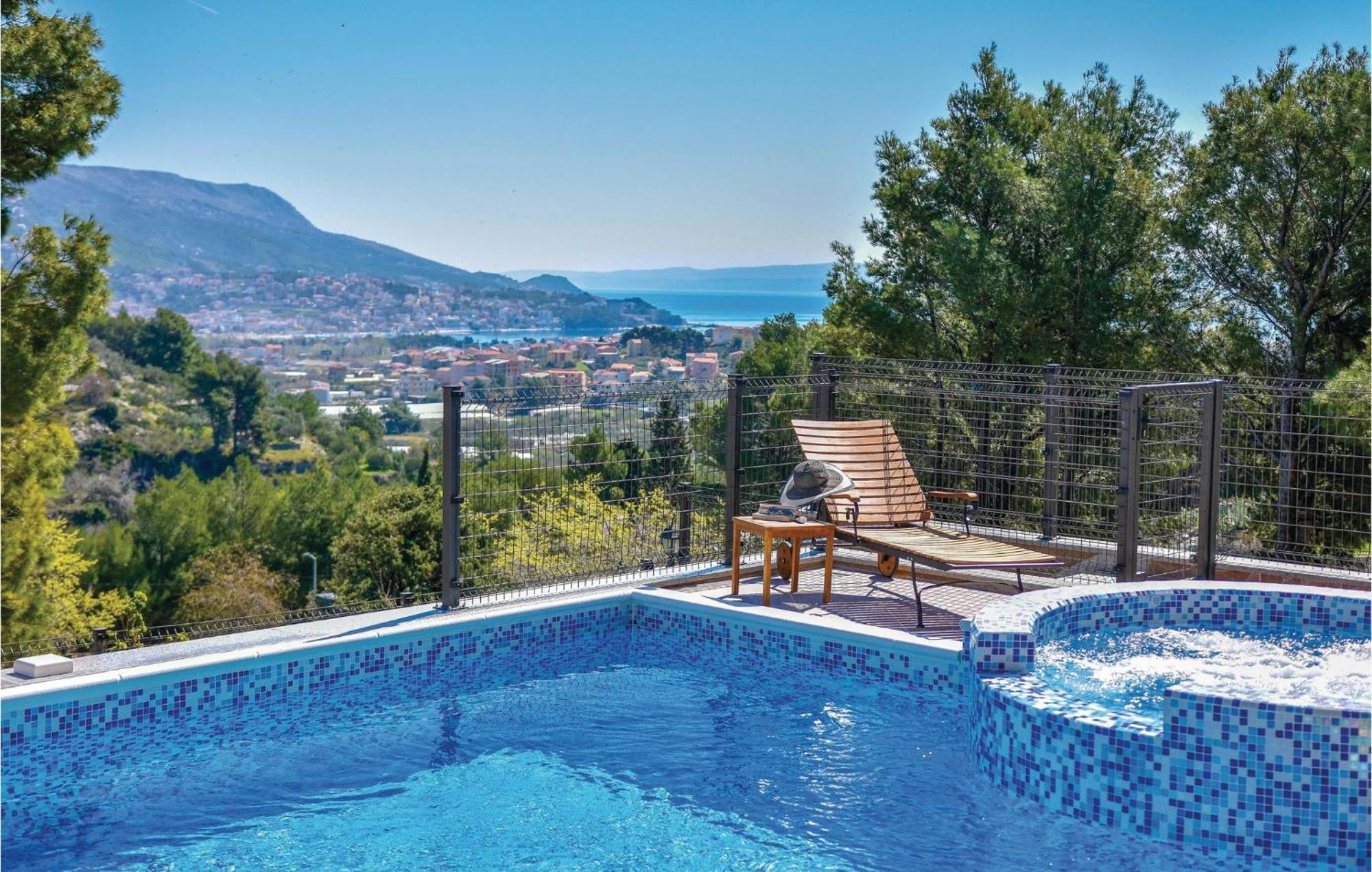 Lovely Home In Split With Jacuzzi Eksteriør bilde