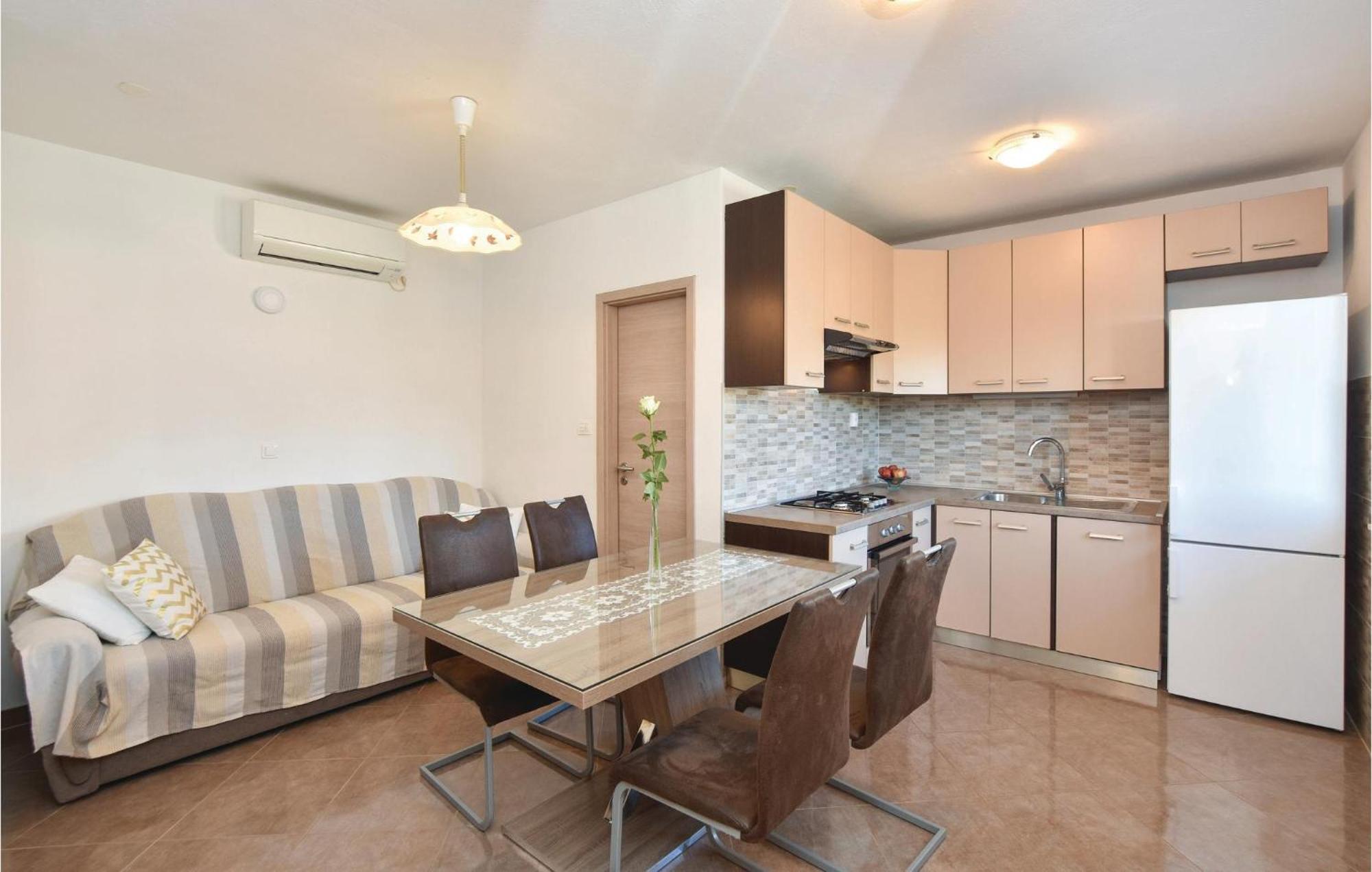 Lovely Home In Split With Jacuzzi Eksteriør bilde